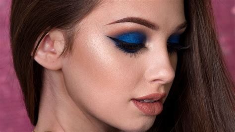 How To Do A Navy Blue Smoky Eye Makeup Look .